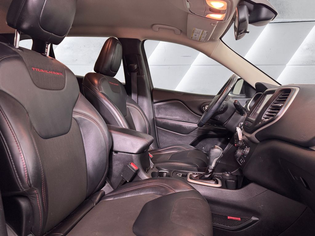 2017 Jeep Cherokee Trailhawk photo 13