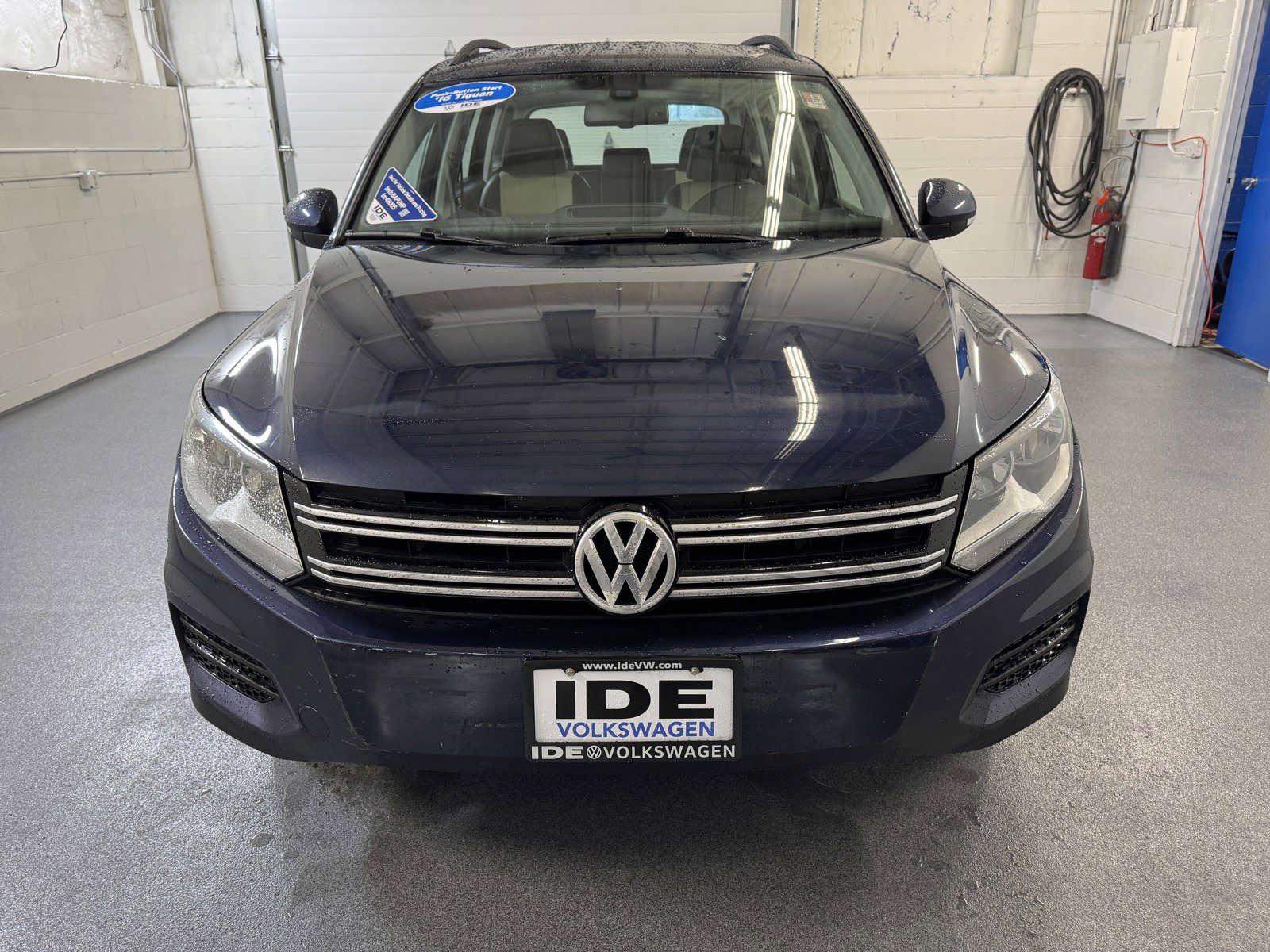 2016 Volkswagen Tiguan S photo 2