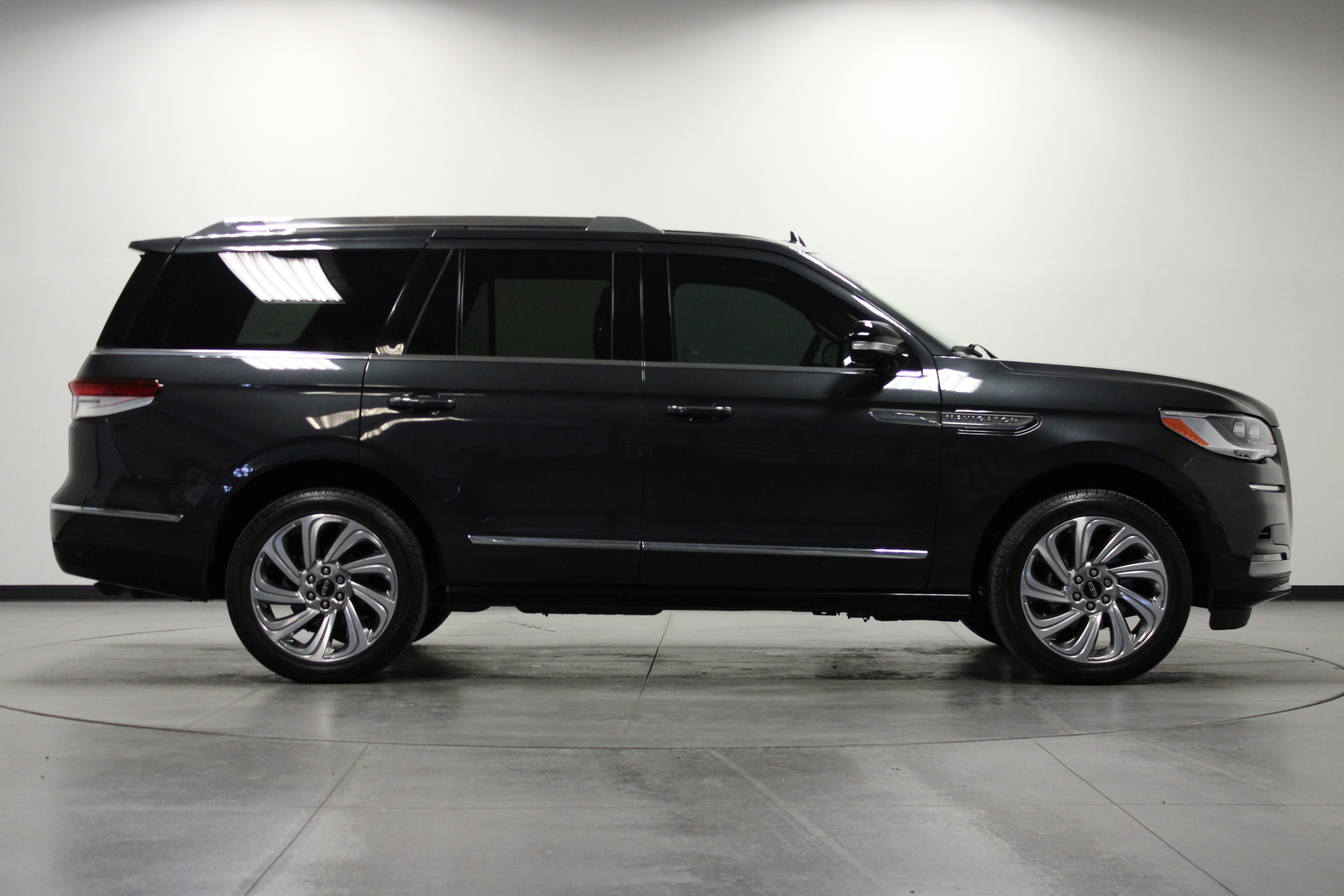 2024 Lincoln Navigator Reserve photo 2