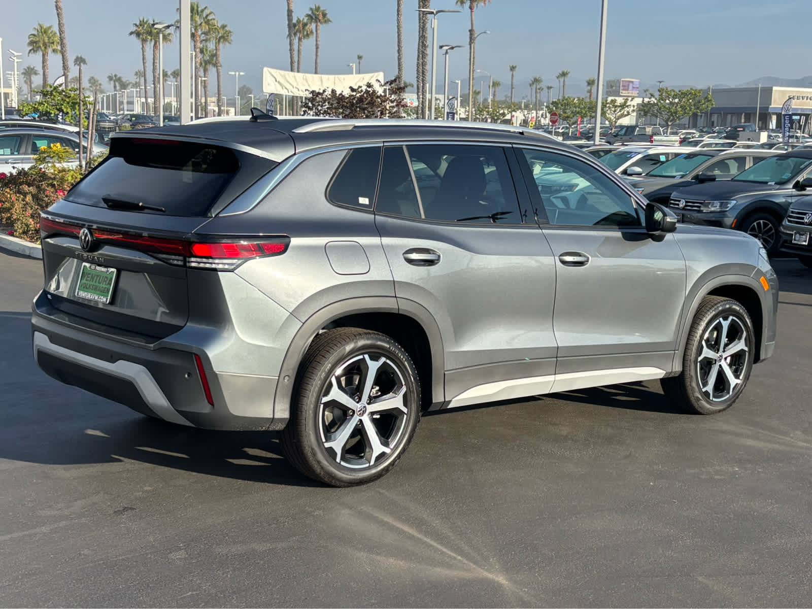 2026 Volkswagen Tiguan SE photo 4