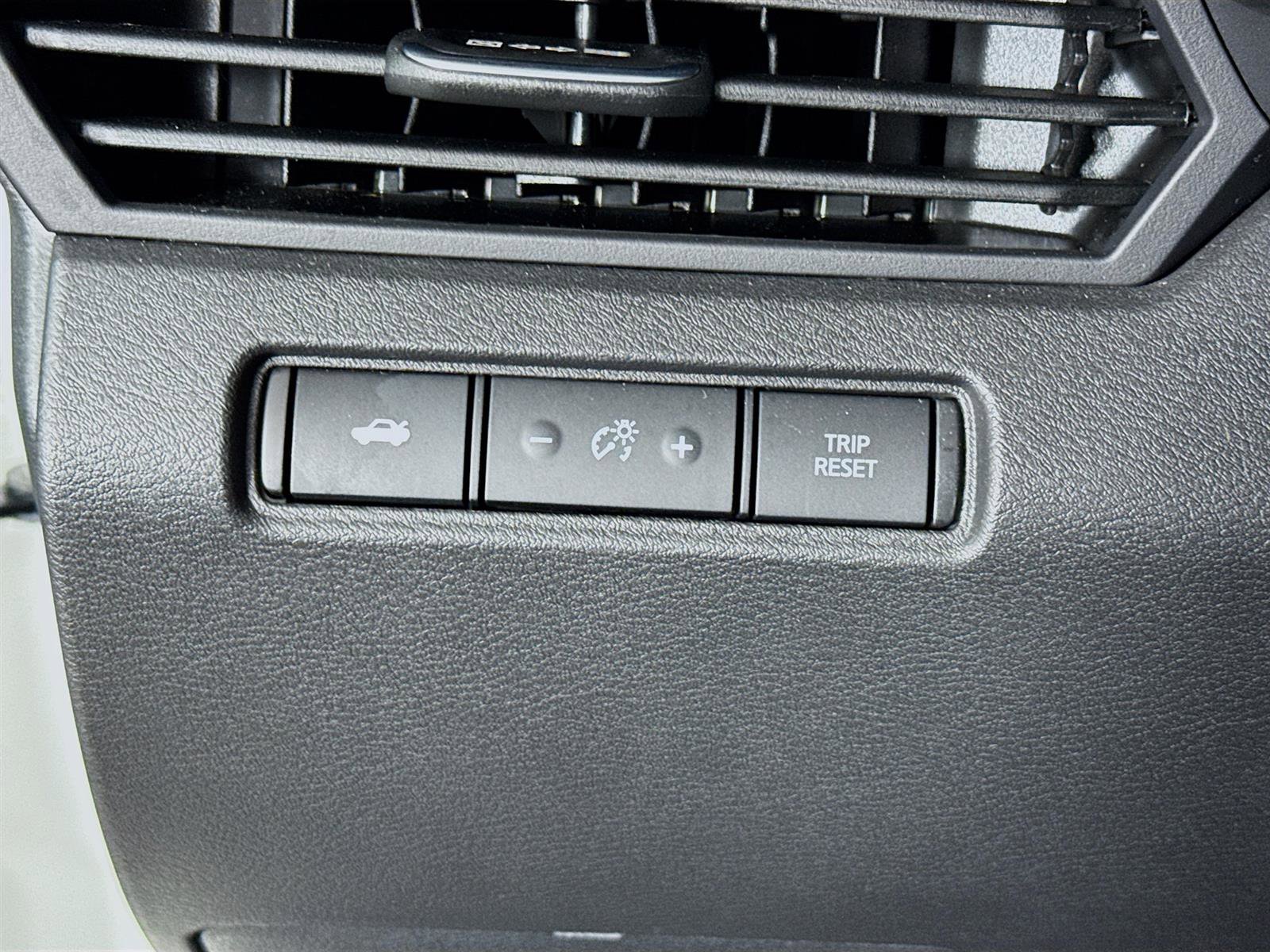 2025 Nissan Altima SR photo 10