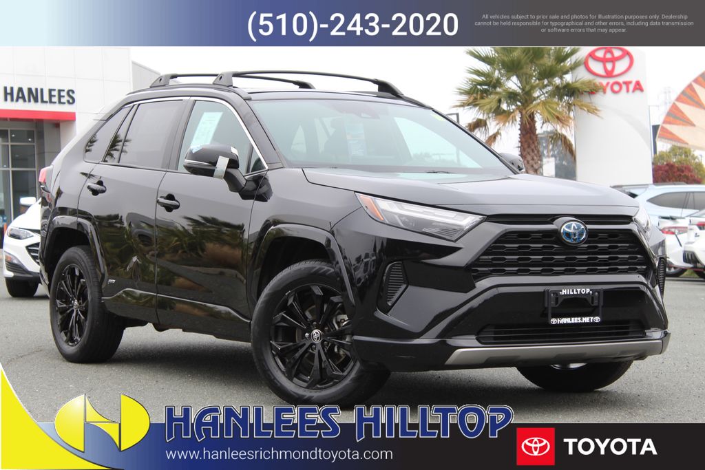 2022 Toyota RAV4 SE's photo