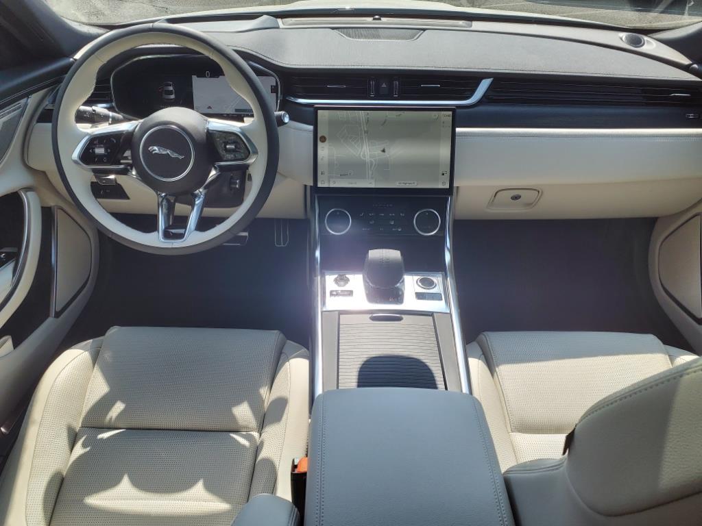 2024 Jaguar XF R-Dynamic SE AWD P300 photo 4