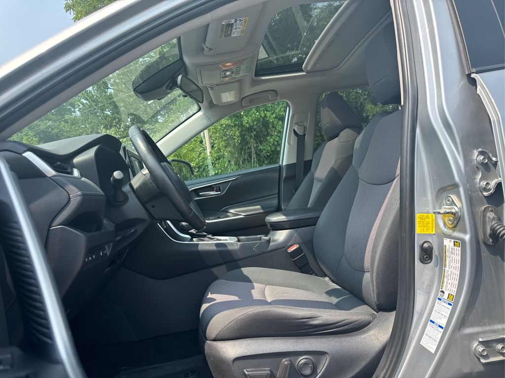 2019 Toyota RAV4 XLE photo 26