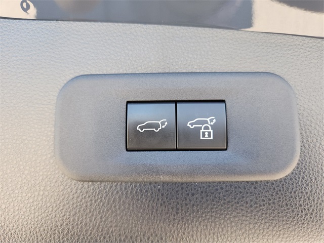2025 Toyota Crown Signia XLE photo 18