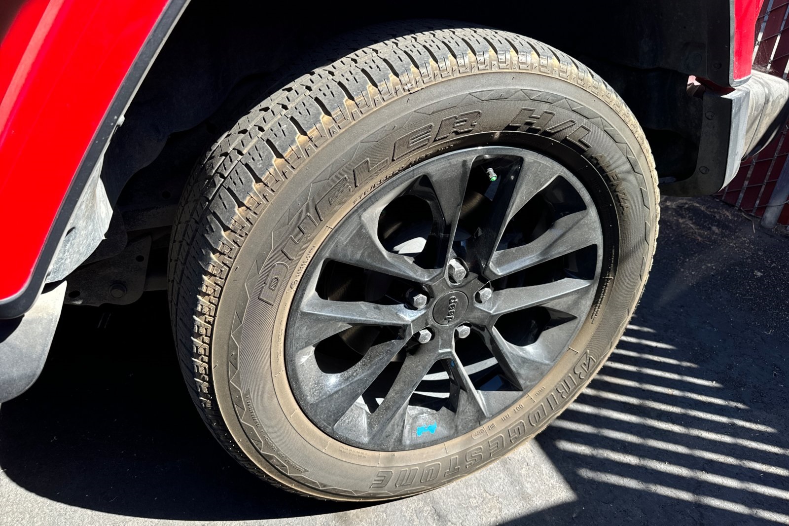 2023 Jeep Wrangler Sahara 4xe photo 4