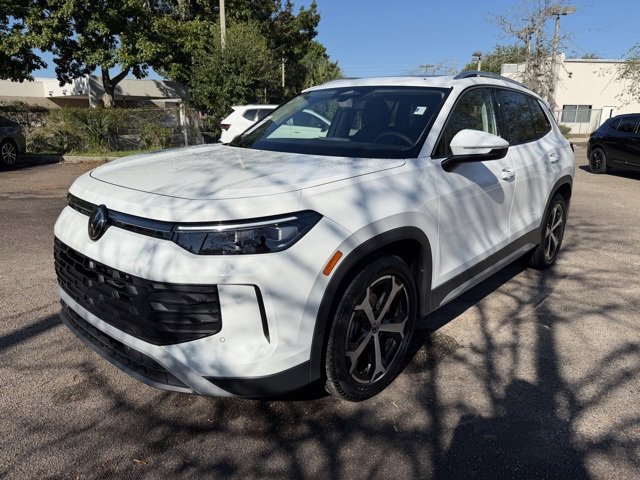 2025 Volkswagen Tiguan SE photo 3
