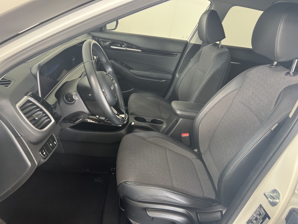 2024 Kia Seltos S photo 2