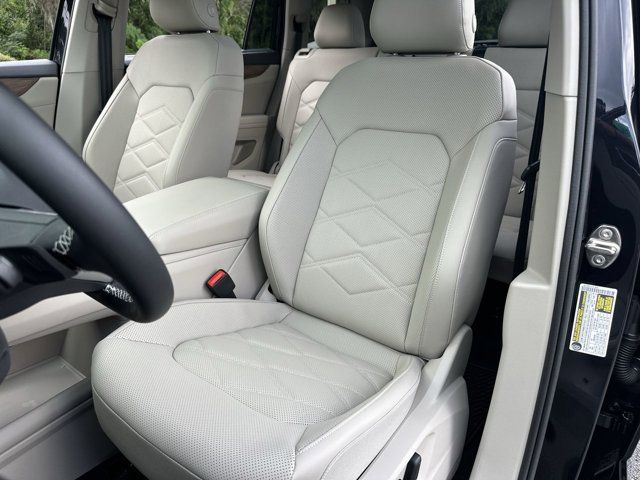 2025 Volkswagen Atlas SE Technology photo 3