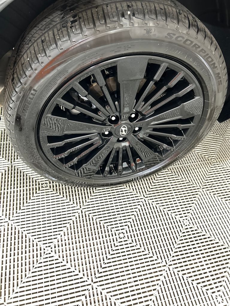 2025 Hyundai Santa Fe Calligraphy photo 2