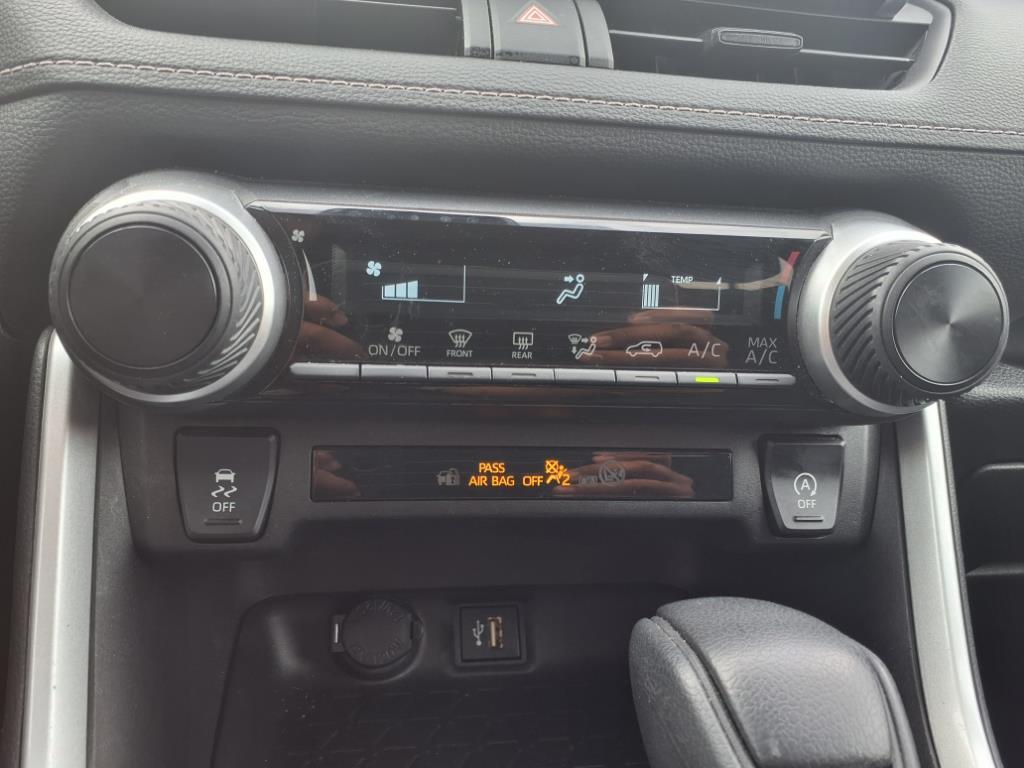 2024 Toyota RAV4 LE photo 5