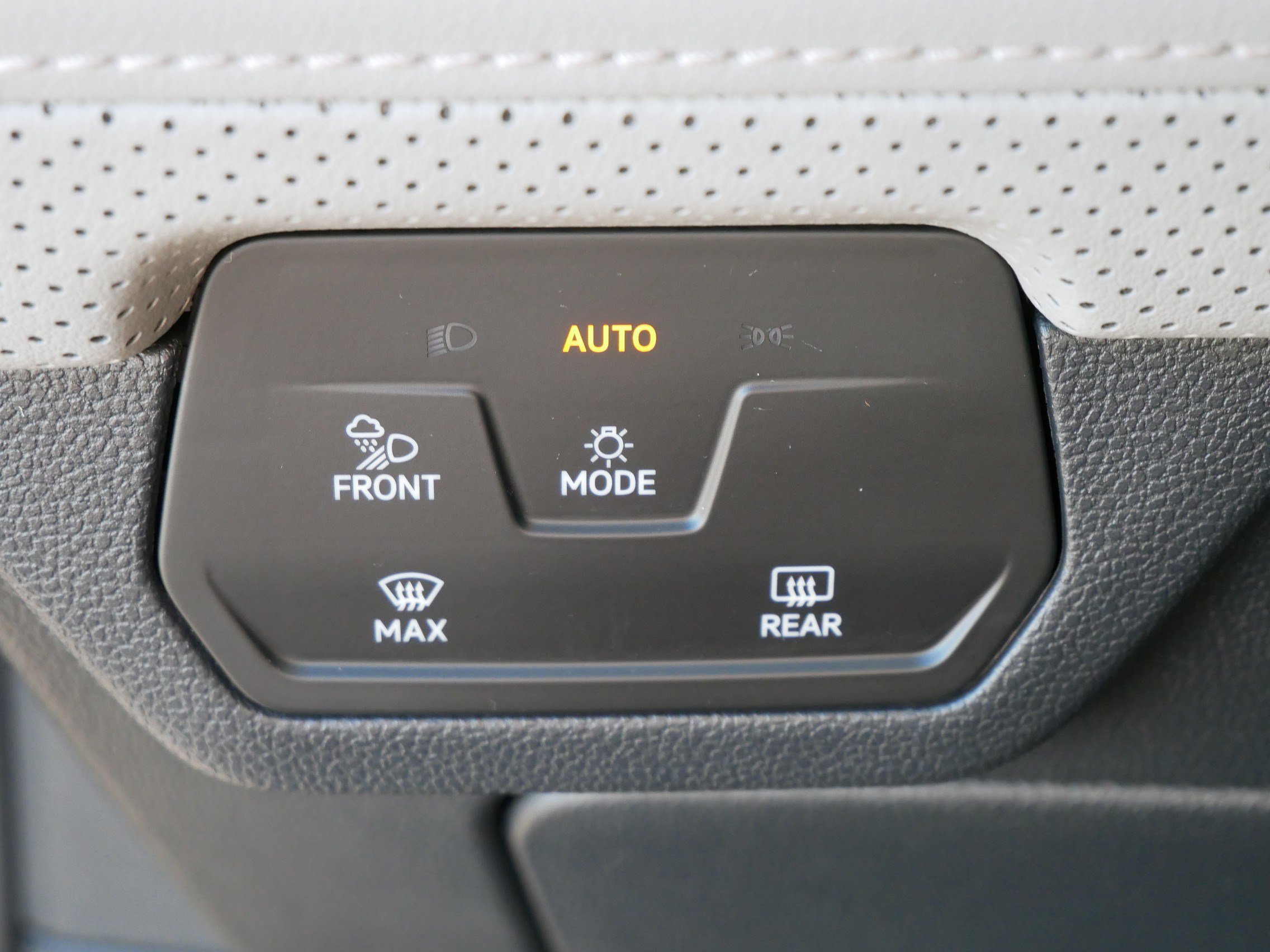 2024 Volkswagen Atlas Peak Edition SEL photo 24