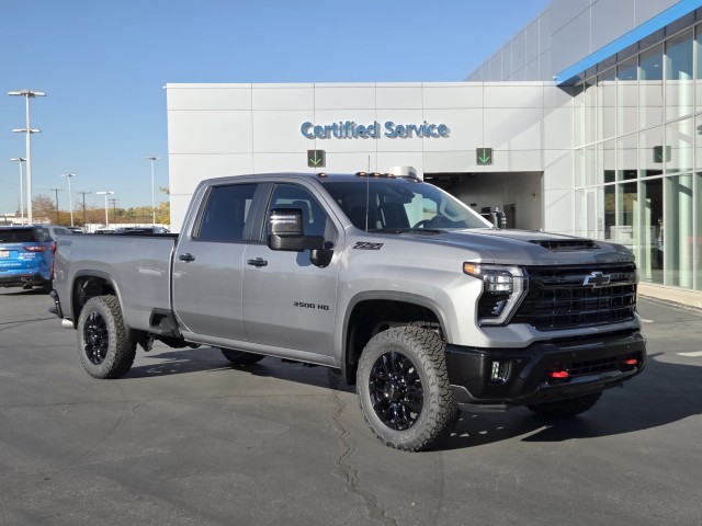 2026 Chevrolet Silverado 3500HD LT photo 3