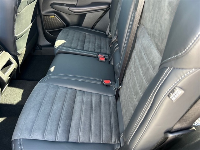 2025 Mitsubishi Outlander SE photo 4