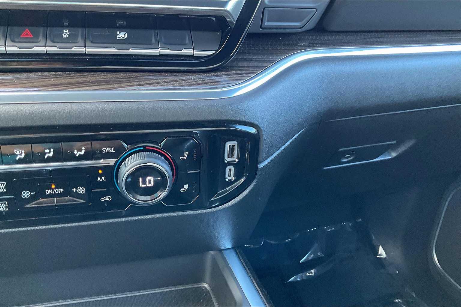 2024 Chevrolet Silverado 1500 RST photo 32