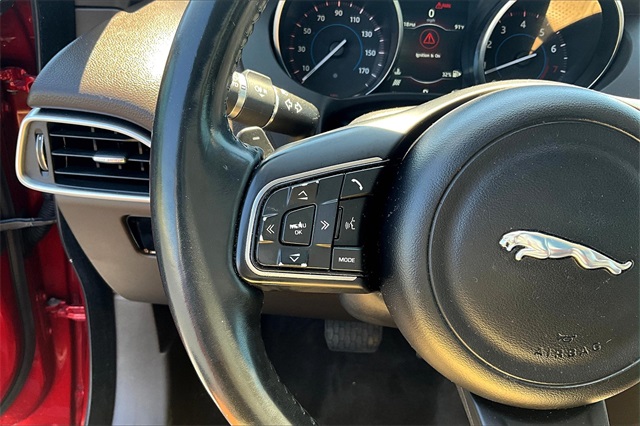 2017 Jaguar F-PACE Prestige photo 17