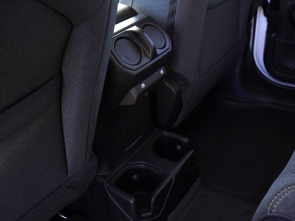 New 2026 Bright White Clear-Coat Exterior Paint Jeep 4-Door Sport S image 22