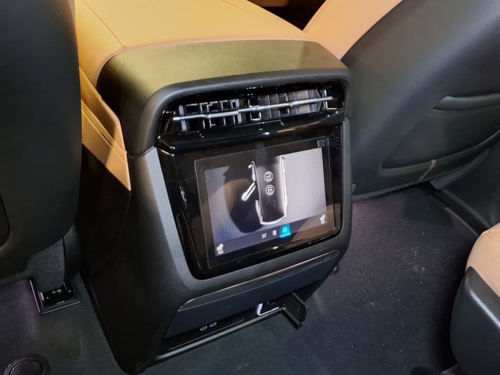 2025 Cadillac Escalade IQ Luxury photo 12