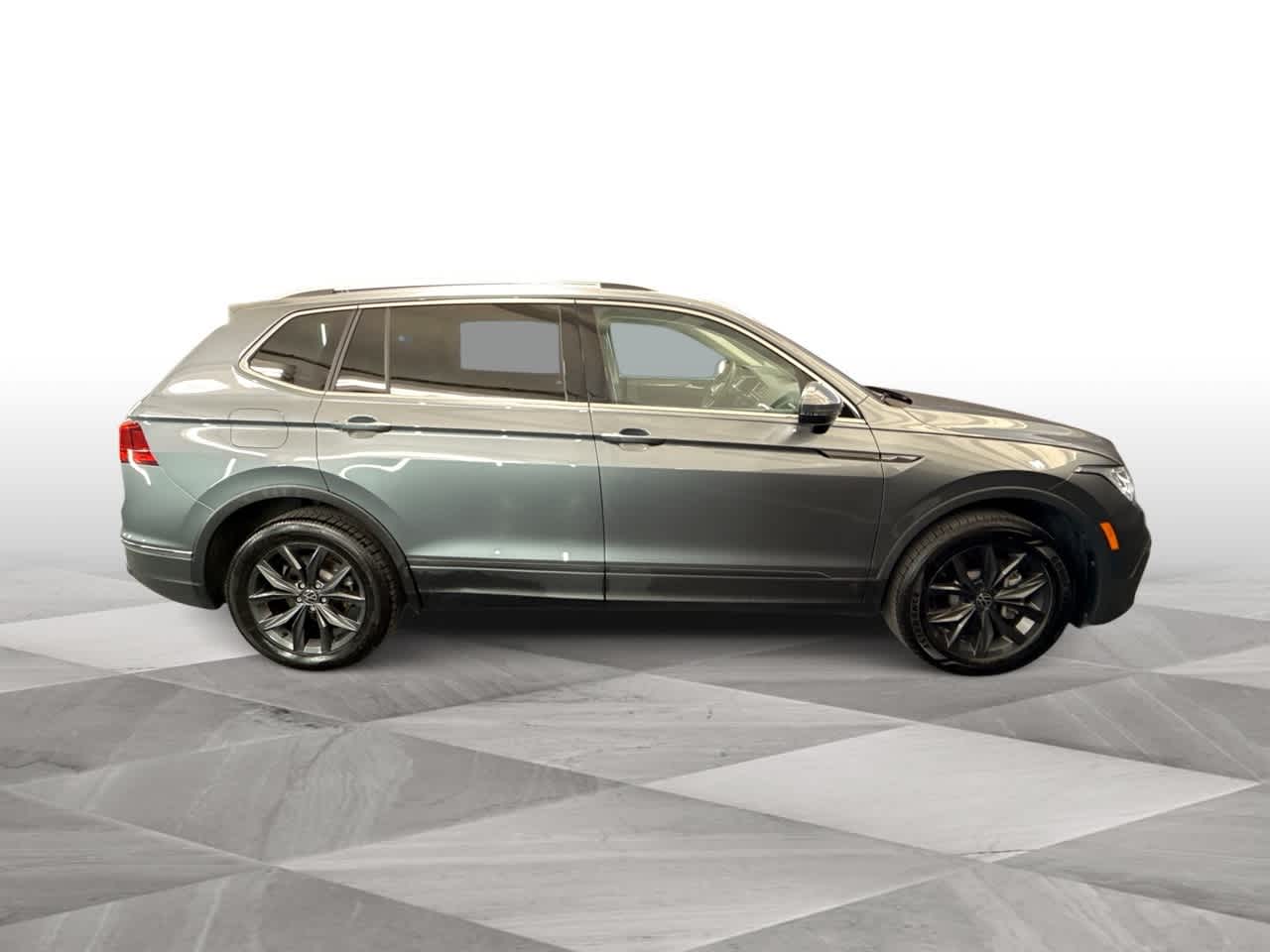 2024 Volkswagen Tiguan SE Wolfsburg Edition photo 8