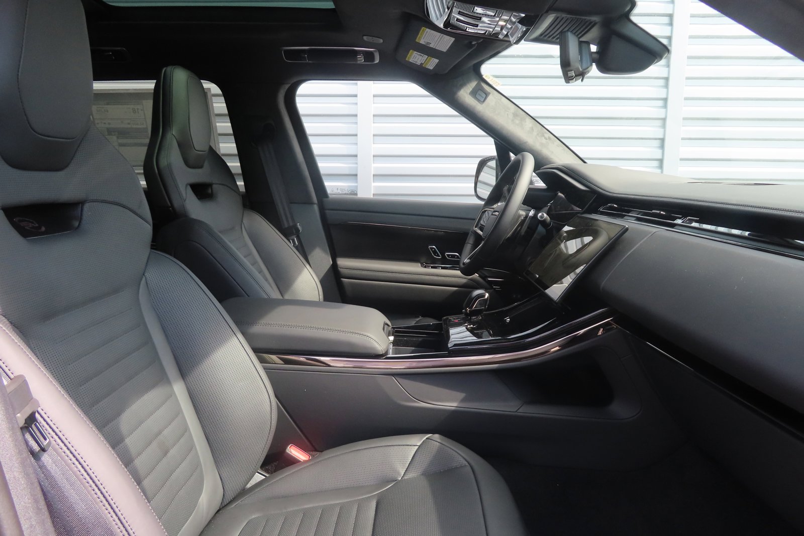 2024 Land Rover Range Rover Sport photo 2