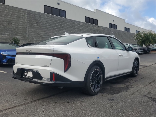 2025 Kia K4 GT-Line photo 2