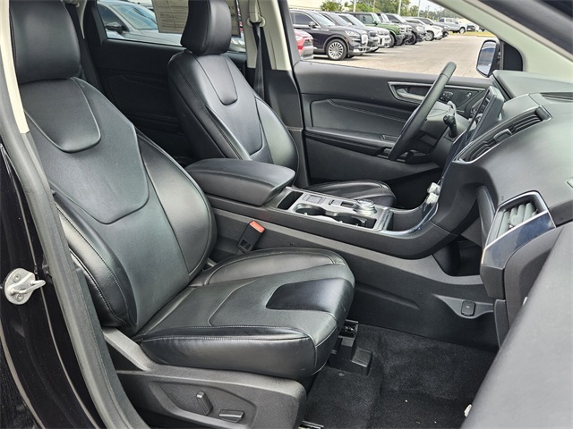 2022 Ford Edge Titanium photo 10