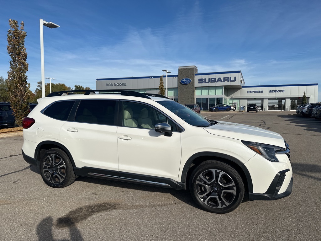 2023 Subaru Ascent Limited's photo