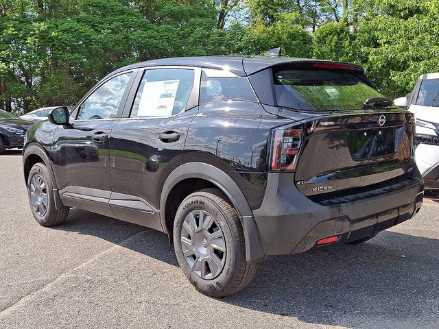 2025 Nissan Kicks S photo 4