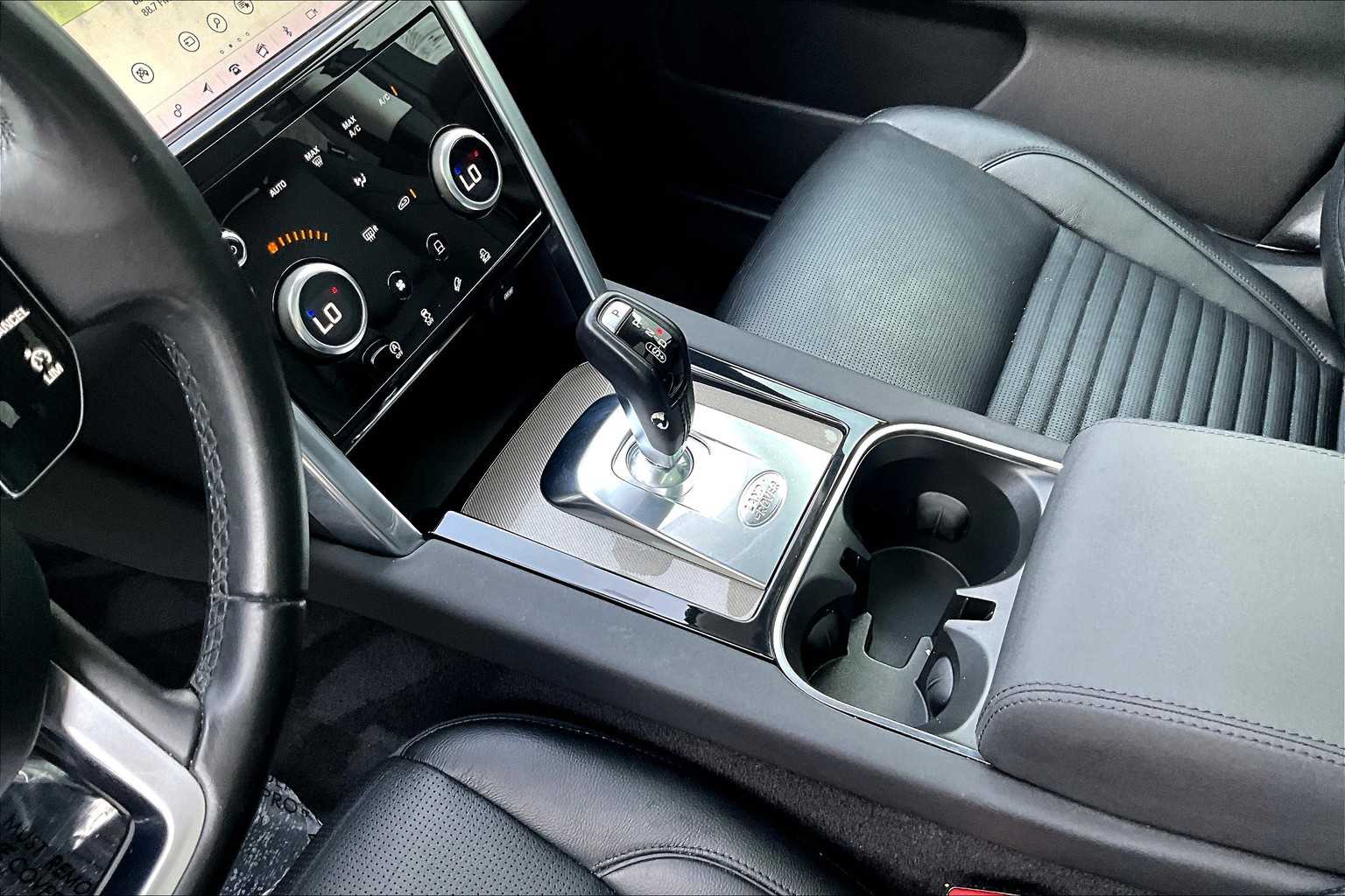 2020 Land Rover Discovery Sport SE photo 13