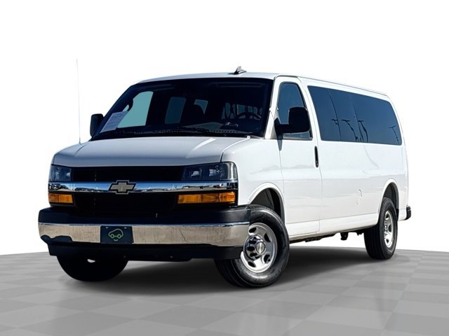 2025 Chevrolet Express Passenger LT's photo