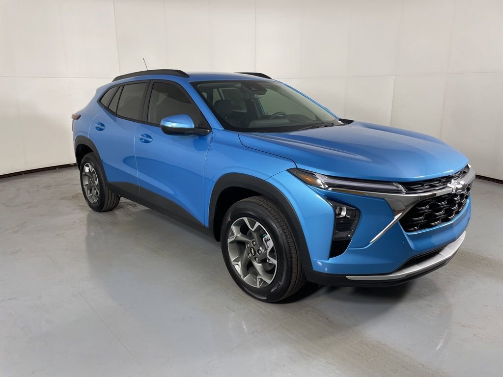 2026 Chevrolet Trax LT photo 2