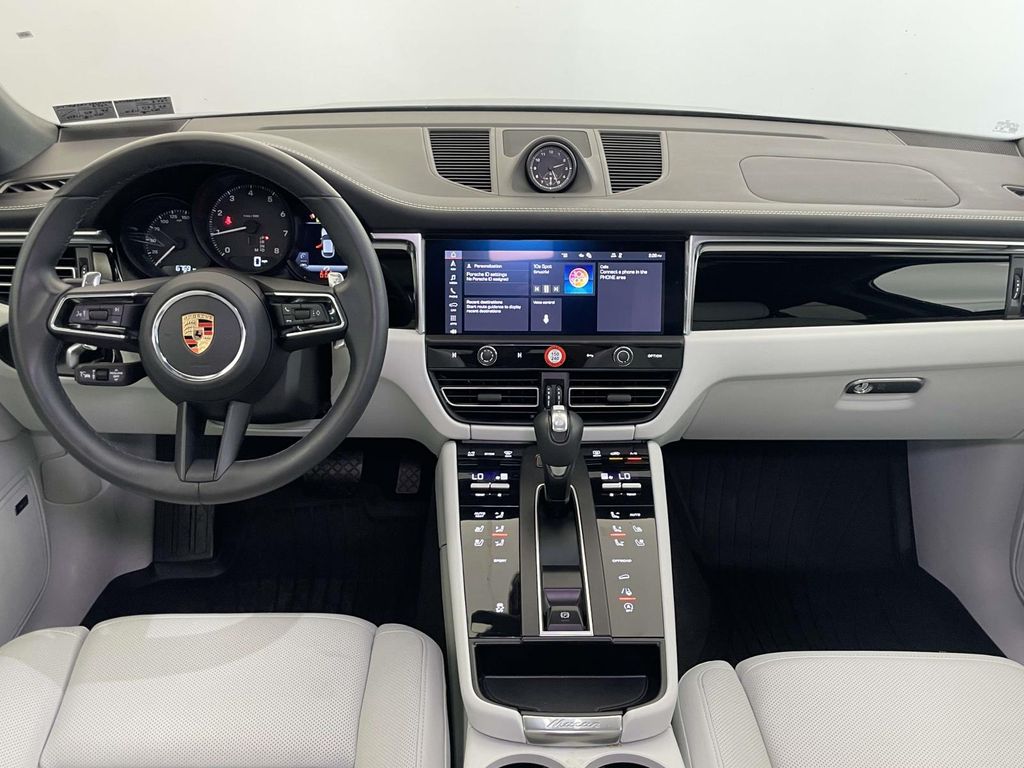 2024 Porsche Macan Base photo 24