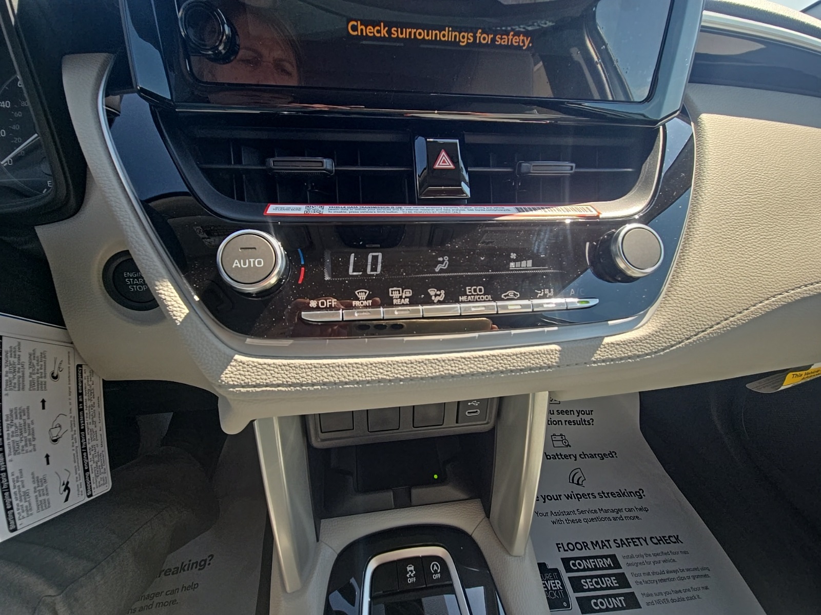 2025 Toyota Corolla Cross LE photo 17