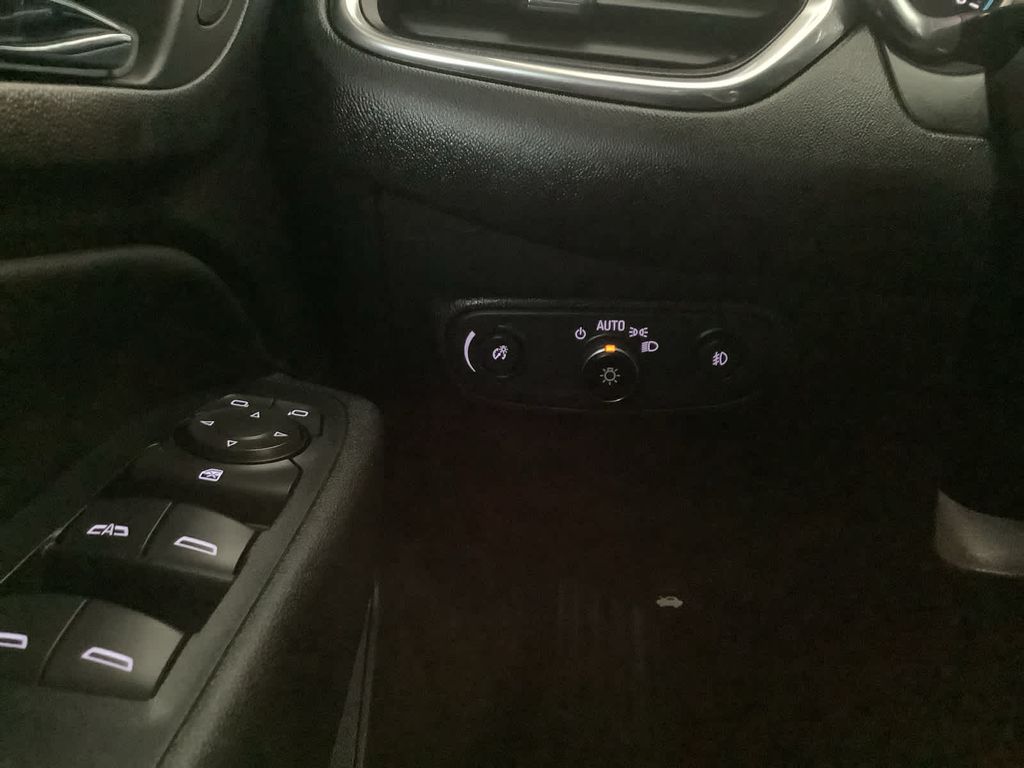 2020 Chevrolet Equinox LT photo 9