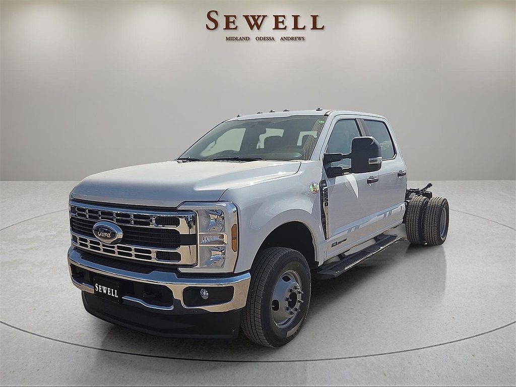 2026 Ford F-350 Super Duty Chassis Cab XL's photo