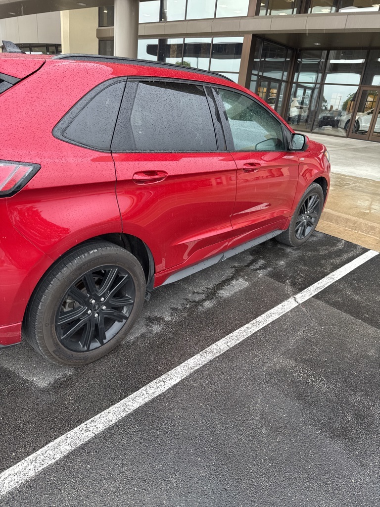 2021 Ford Edge ST photo 3
