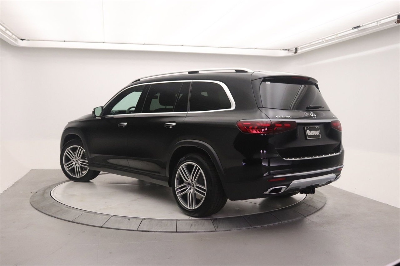 2025 Mercedes Benz GLS 450 4MATIC photo 2