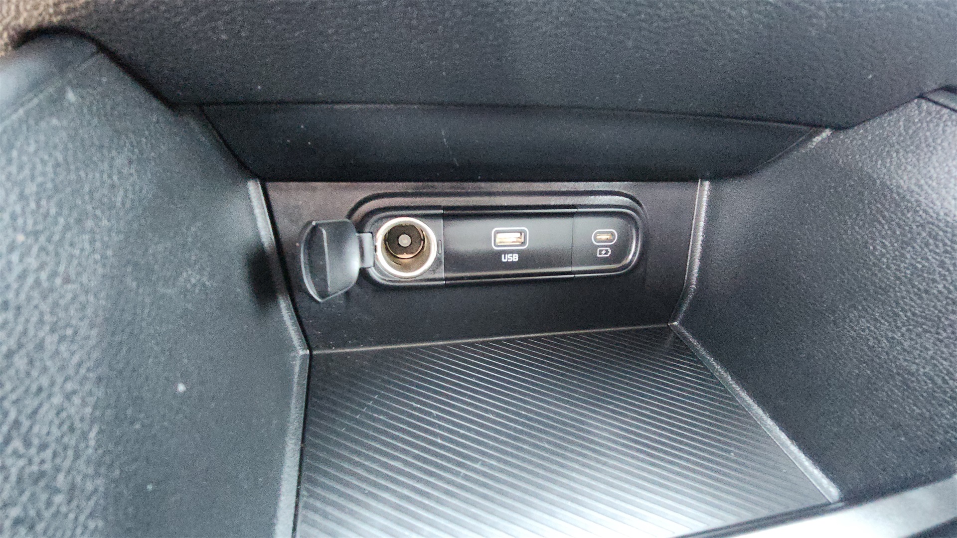 2024 Kia Sportage LX photo 17