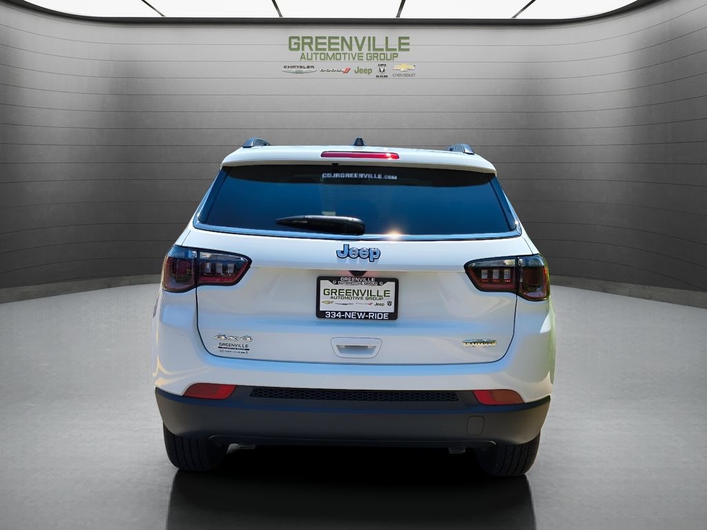 2025 Jeep Compass Latitude photo 3