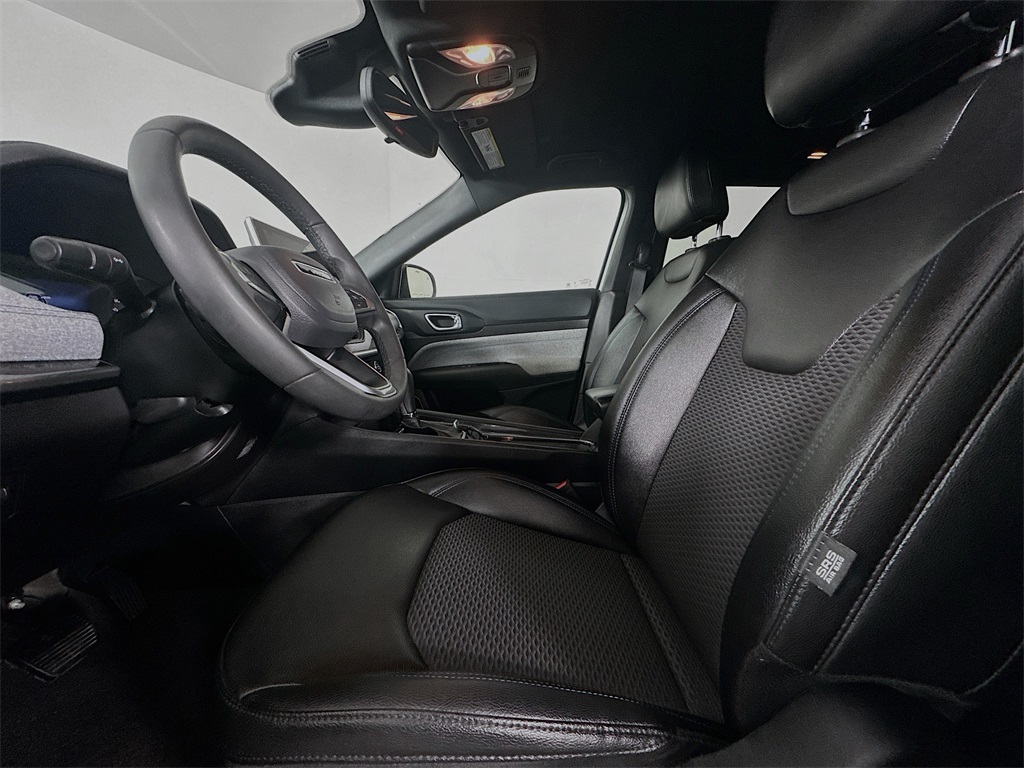 2024 Jeep Compass Latitude photo 17