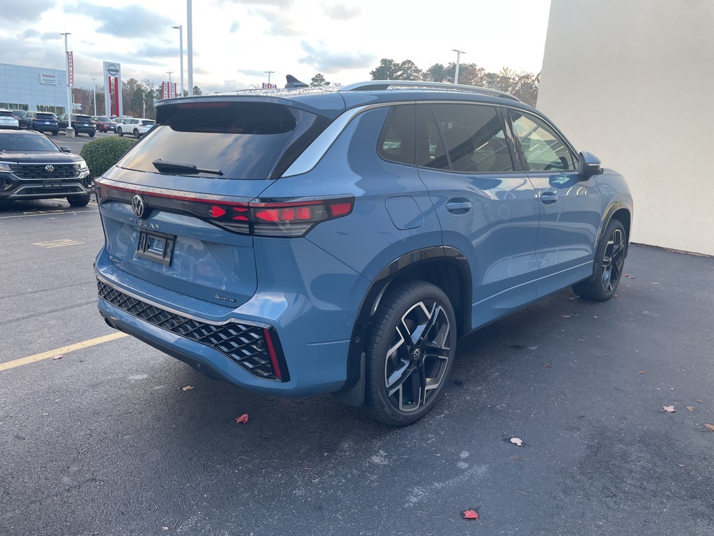 2026 Volkswagen Tiguan SEL R-Line photo 3