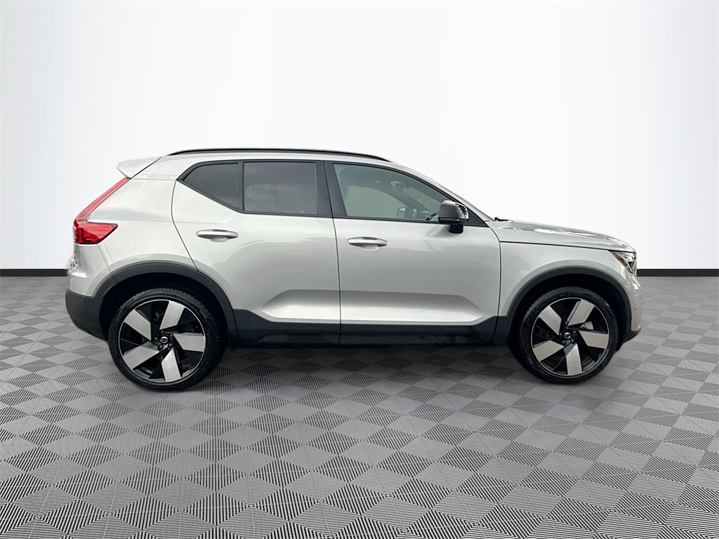 2023 Volvo XC40 Recharge Twin Plus photo 3