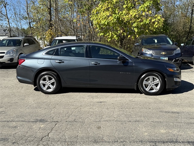 2019 Chevrolet Malibu LS photo 2