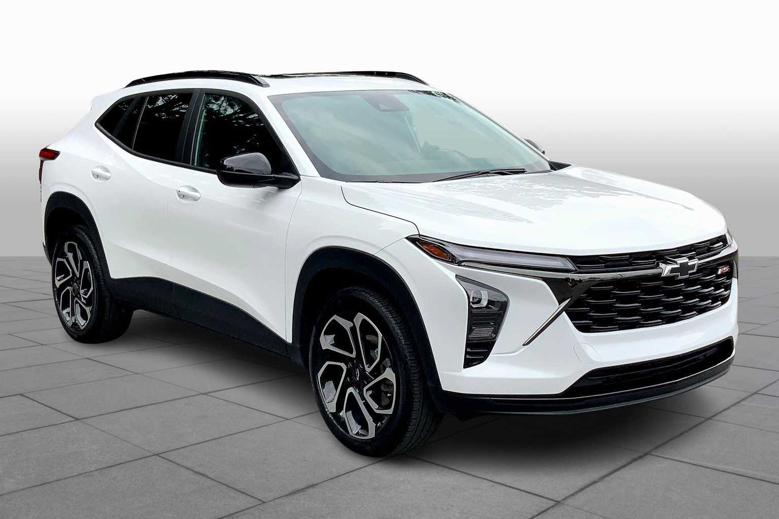 2024 Chevrolet Trax photo 2