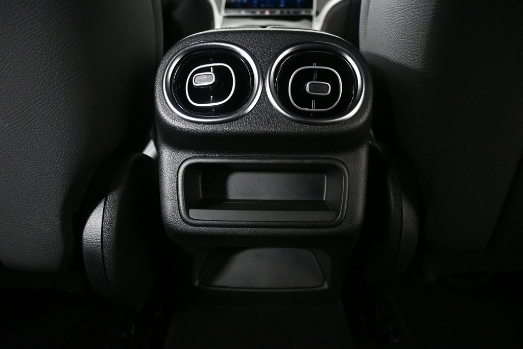 2025 Mercedes Benz GLC 300 photo 17