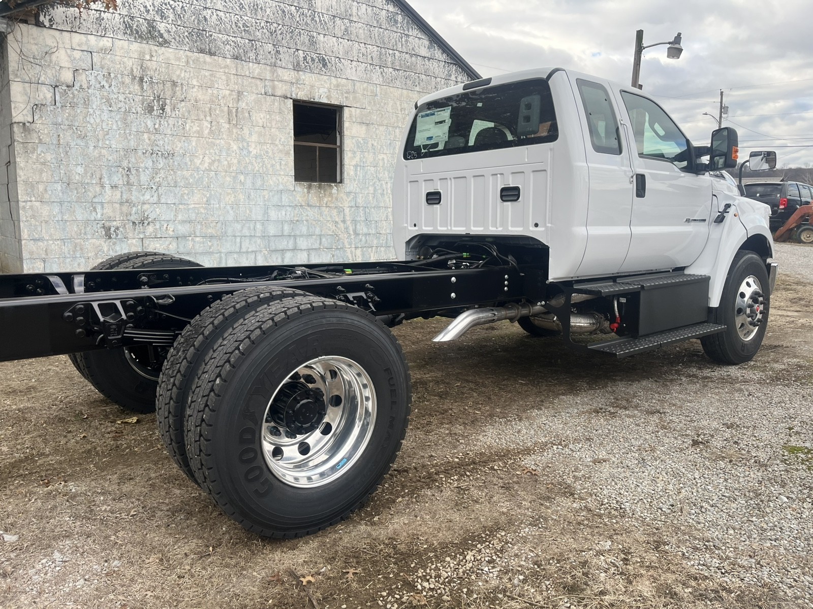 2026 Ford F-750 SuperCab photo 3
