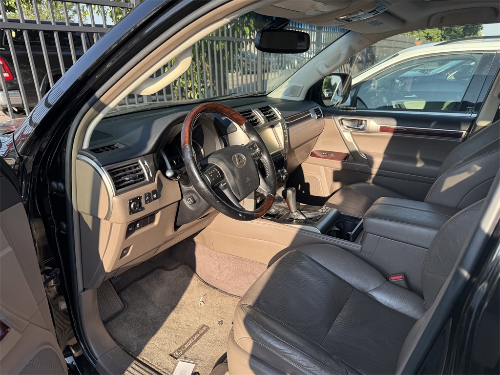2019 Lexus GX 460 Premium photo 2