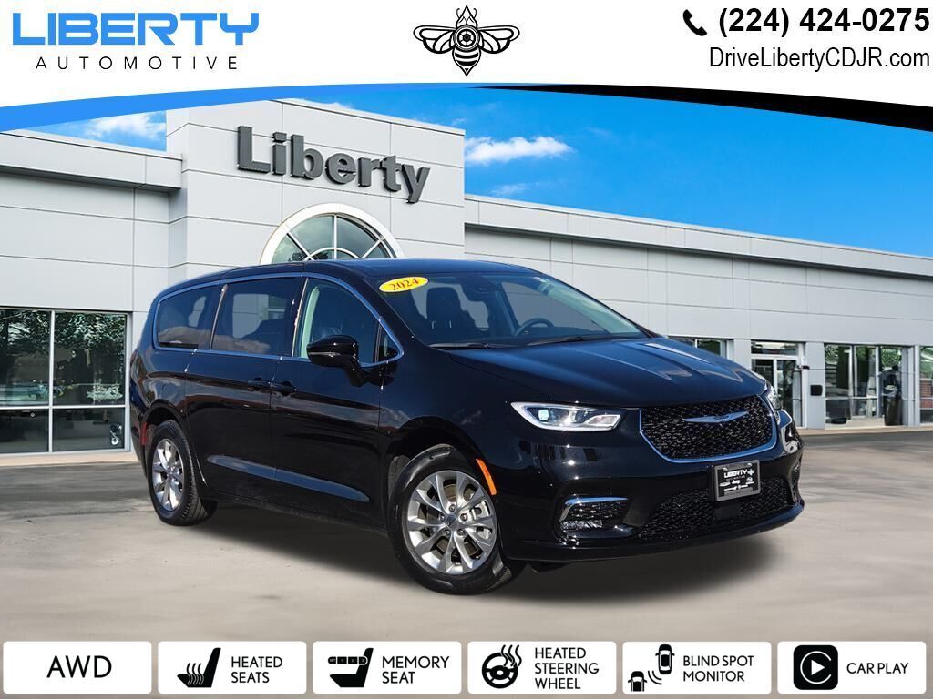 2024 Chrysler Pacifica Touring L's photo