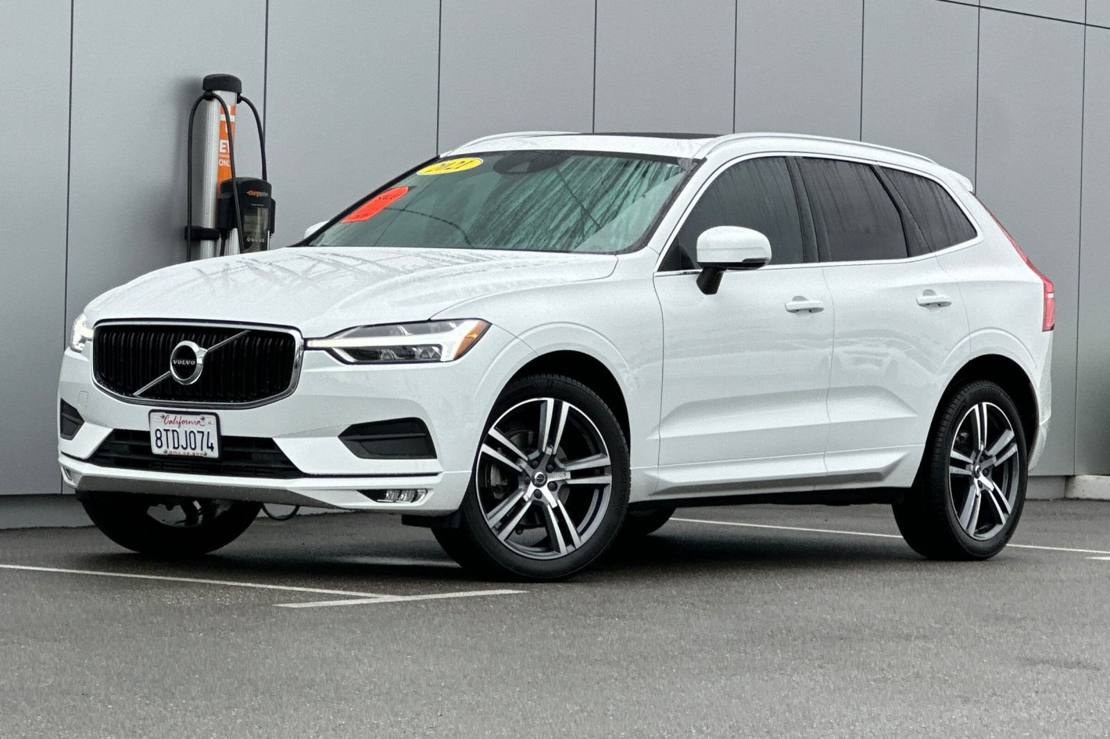 2021 Volvo XC60 T5 Momentum photo 2