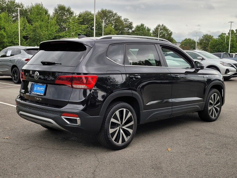 2023 Volkswagen Taos SE photo 3